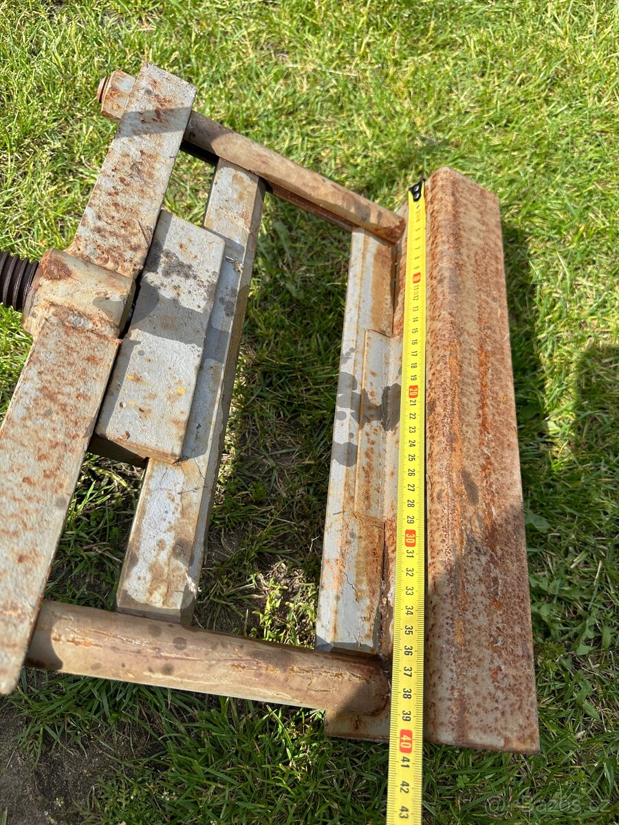 Vratek,lamacka zámkové dlažby - 5