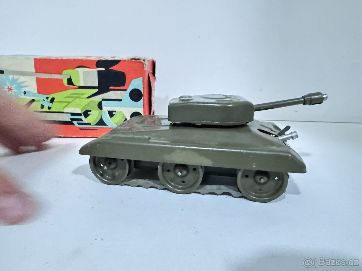IGRA - stará hračka- Jiskřící tank - 5