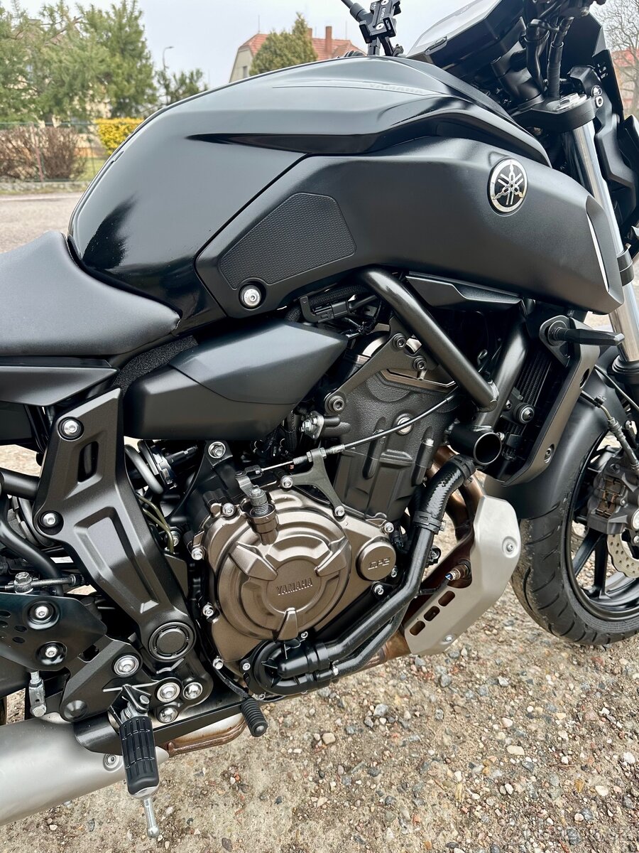 Yamaha mt 07 - 5