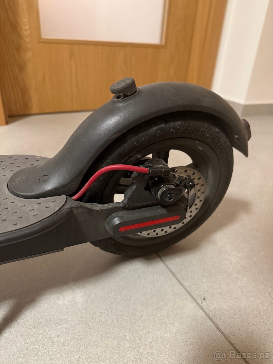 Červeno černá Elektronická koloběžka Xiaomi - 5