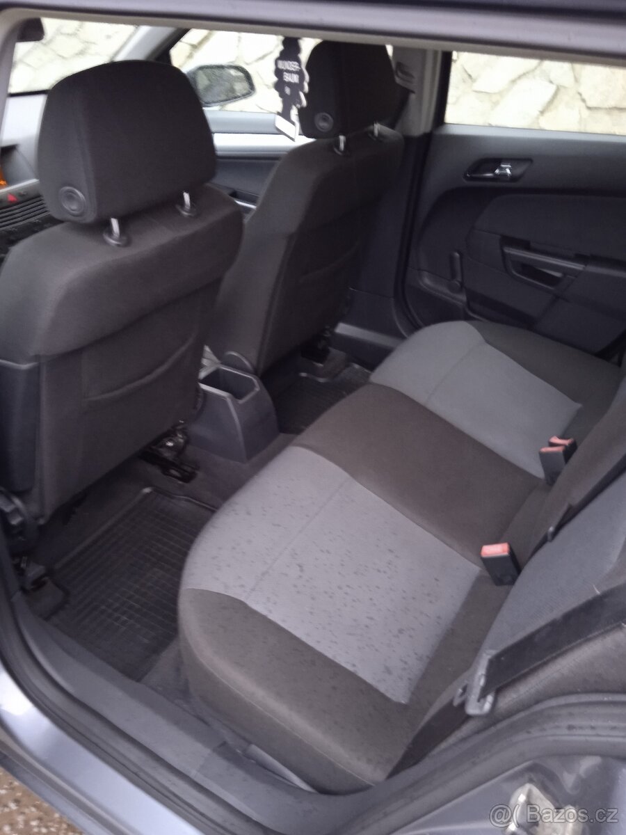 Opel Astra H caravan - 5