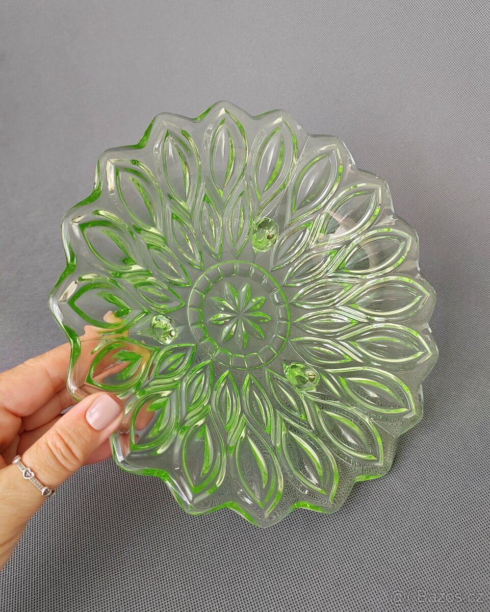 Salátová mísa z lisovaného zeleného skla ve stylů Art Deco - 5