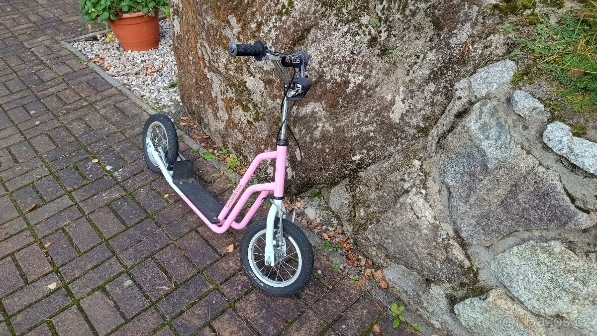 Dětská růžová koloběžka - 5