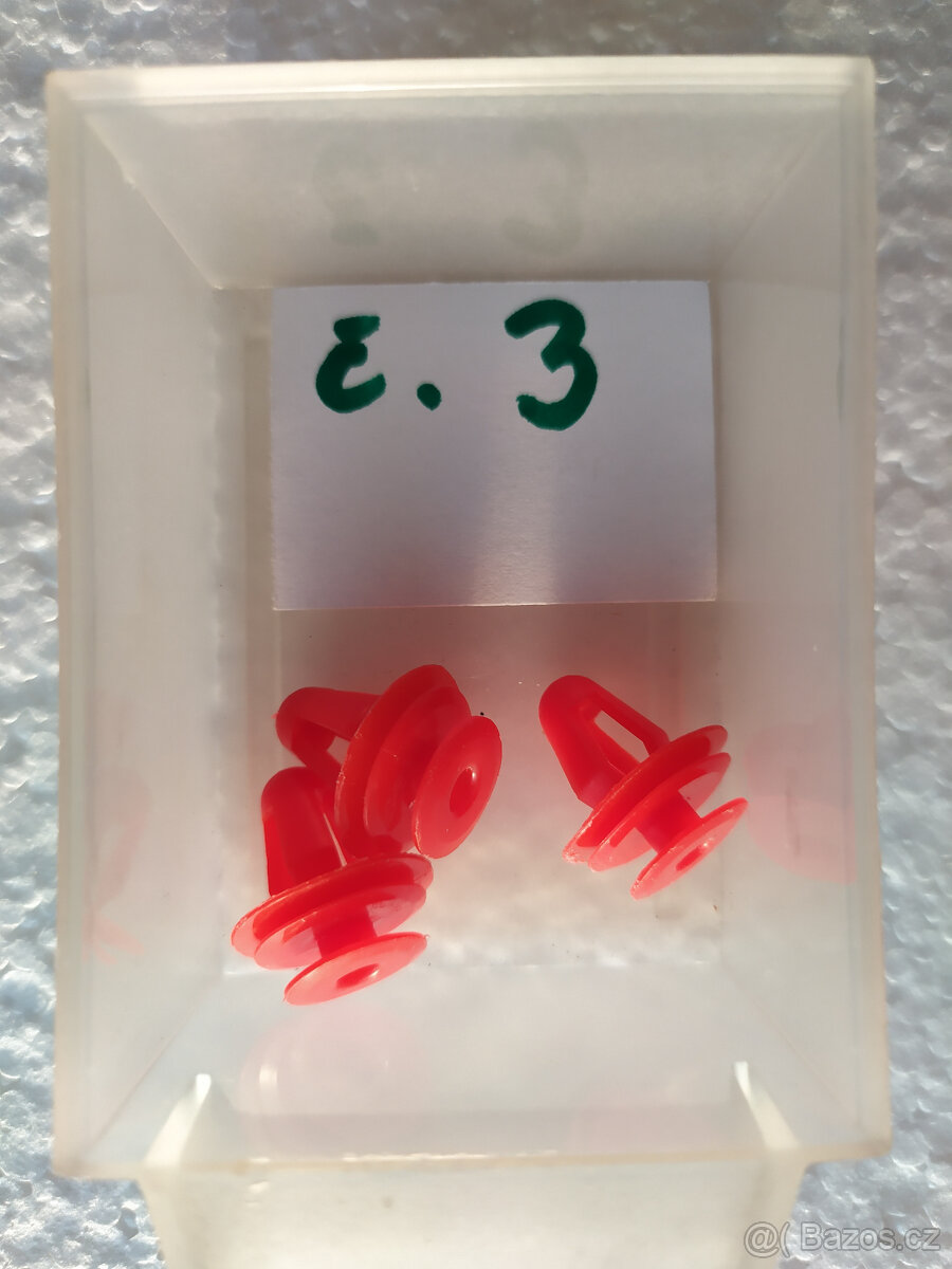 Plastové příchytky do auta - 5