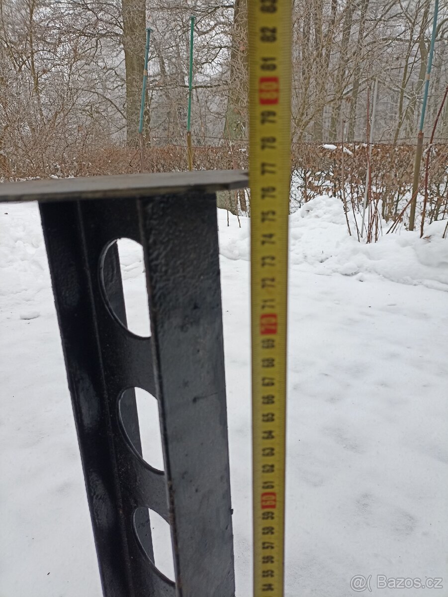 13 ks masivní kovové sloupky - 5