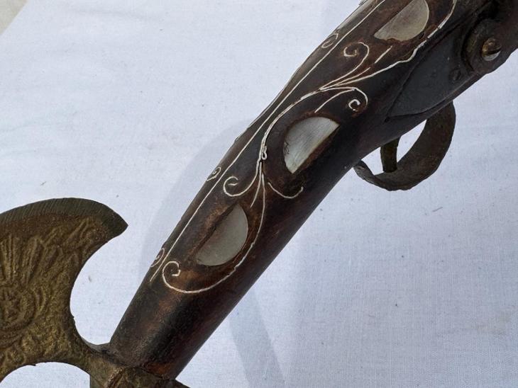 Křesadlovka se sekyrkou - 5