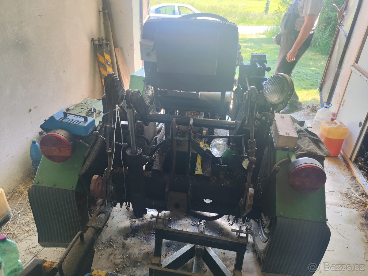 Malotraktor s vlečkou - 5