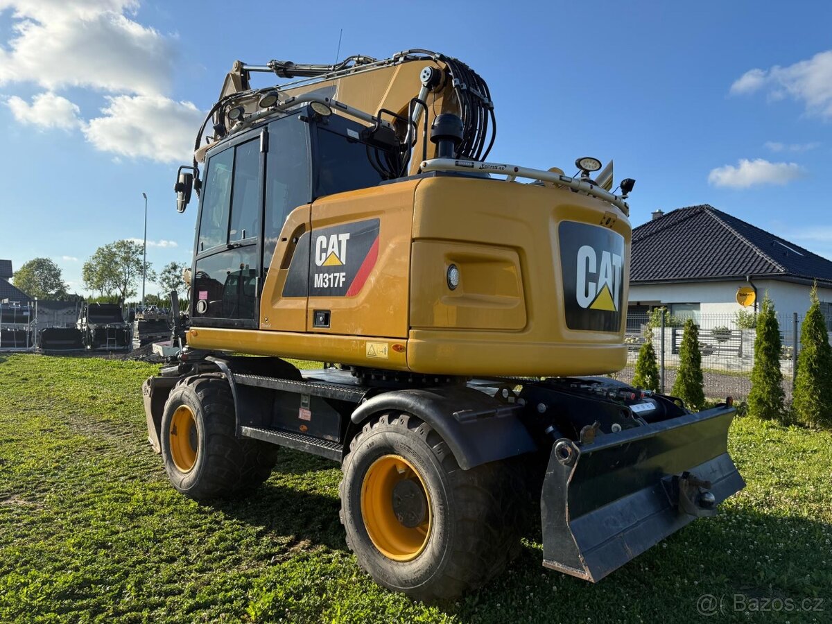 Kolový otočný bagr CAT M317F - 5