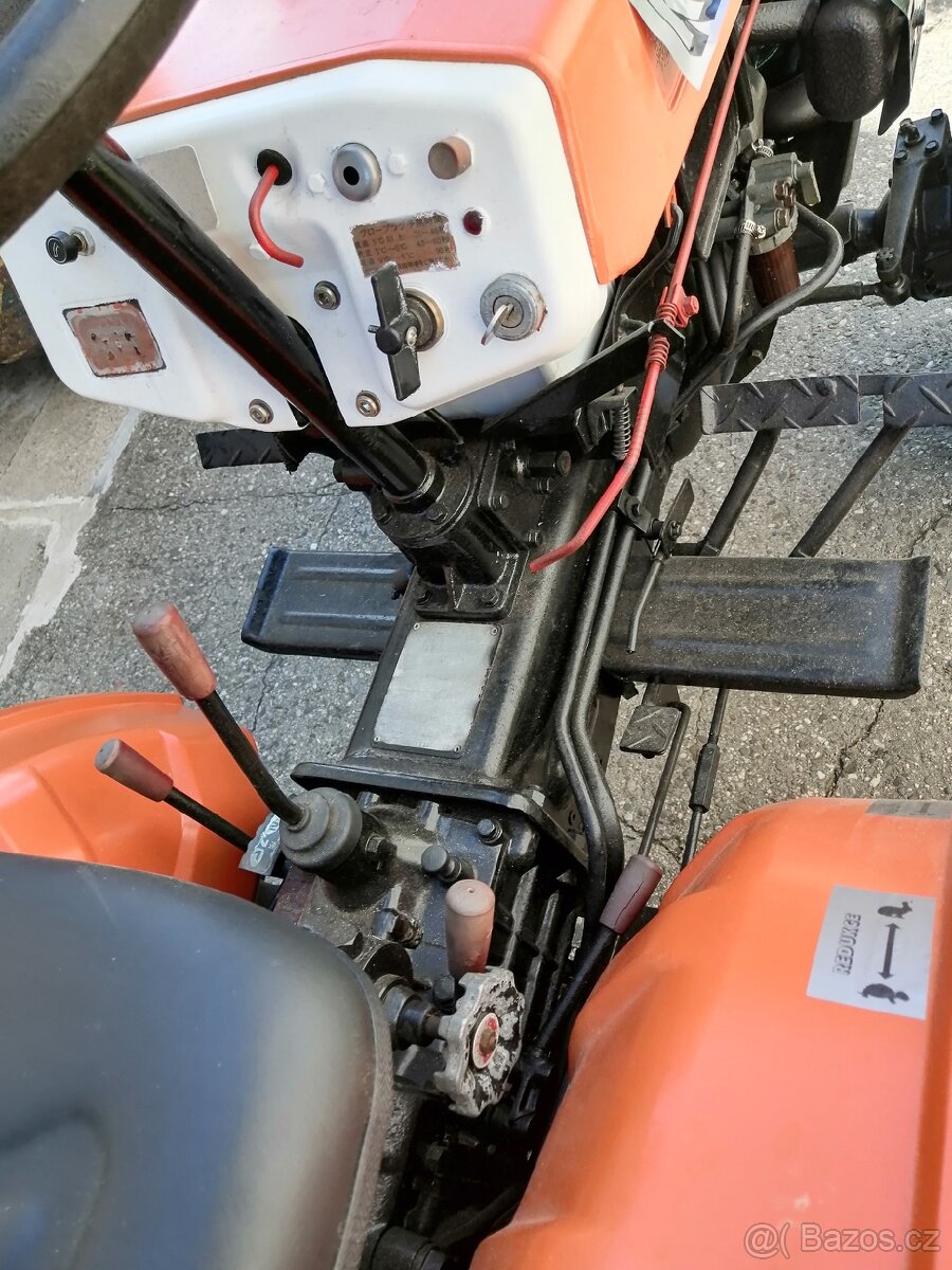 Prodám KUBOTA B 6000 - nový motor. Včetně rotavatoru. . - 5