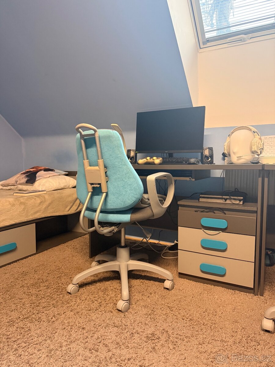 Dětský pokoj, postele, skříně, psací stoly, židle, tv - 5