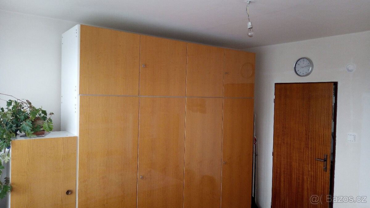 Ložnicová stěna pěkný stav - 5