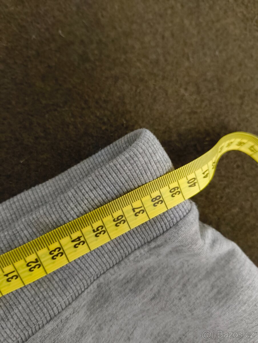 Šedé tepláky Moncler - 5