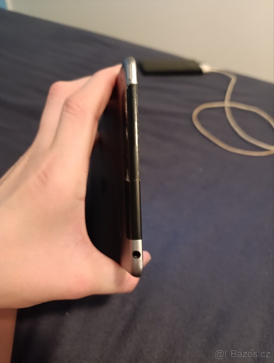 Popraskaný iPad 4 mini - 5