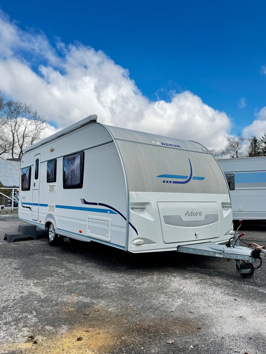 Adria Adora 563 PU ~ Královská postel