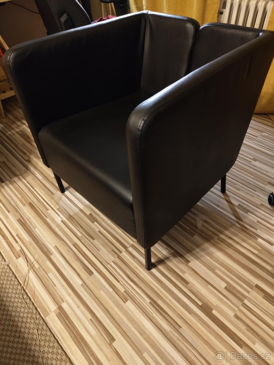 Černé kožené křeslo IKEA Ekerö - 5