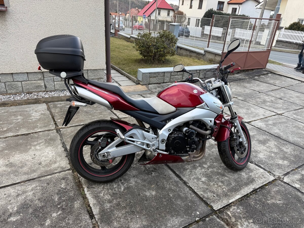 Suzuki GSR 600 - 5
