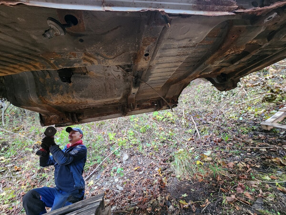 Predám karosériu na Nissan patrol Y61 - 5