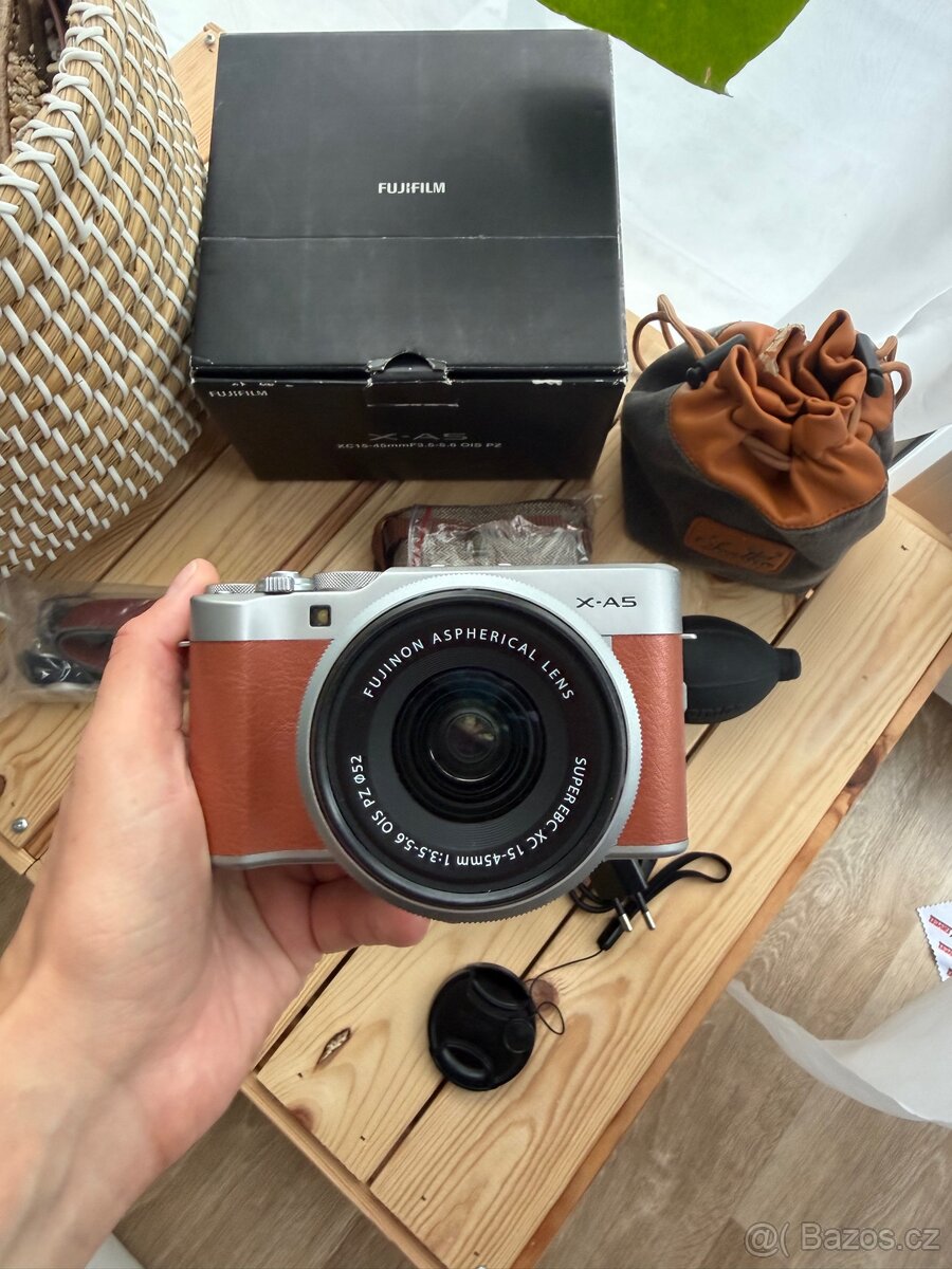 Bezzrcadlovka Fujifilm X-A5 s příslušenstvím - 5