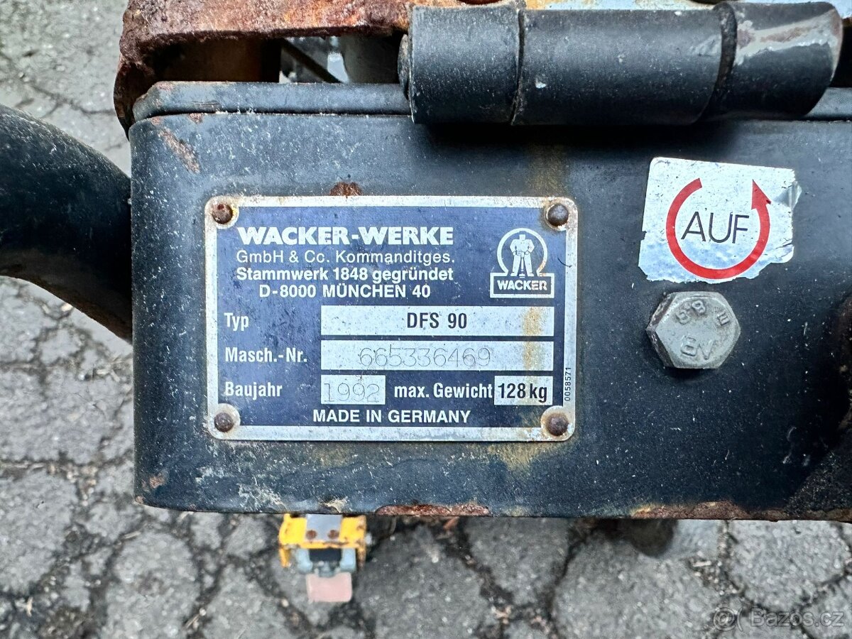Prodám řezačku asfaltu Wacker - 5