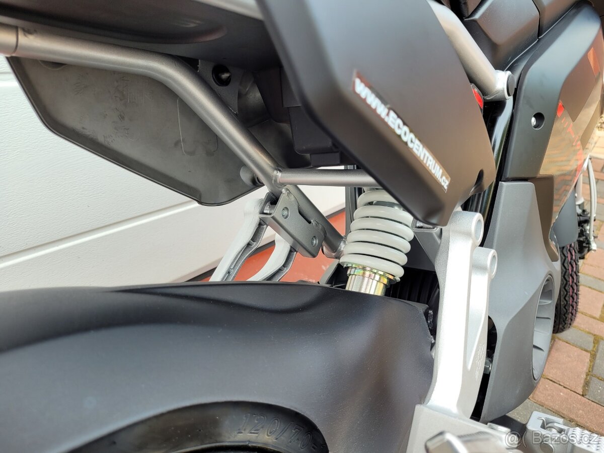 Elektrický motocykl Super Soco TC max - 110 km/h - 5