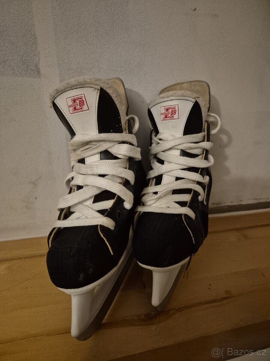 Hokejove Brusle Bauer 32 - 5