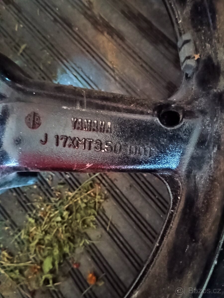 Kolo Yamaha YZF - 5