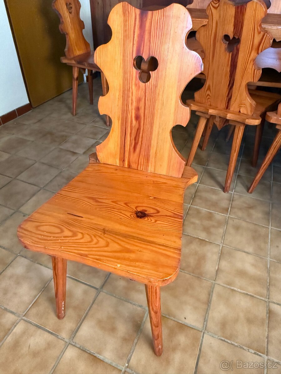Masivní stůl s židlemi - 5