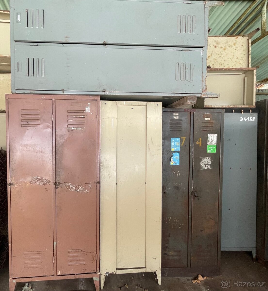 plechová šatní skříň - 5