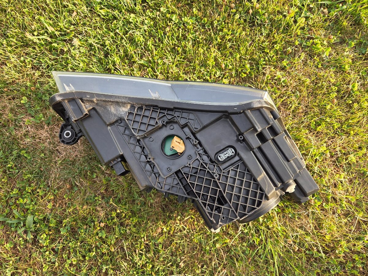 Přední levé xenon světlo Škoda Superb III - 5