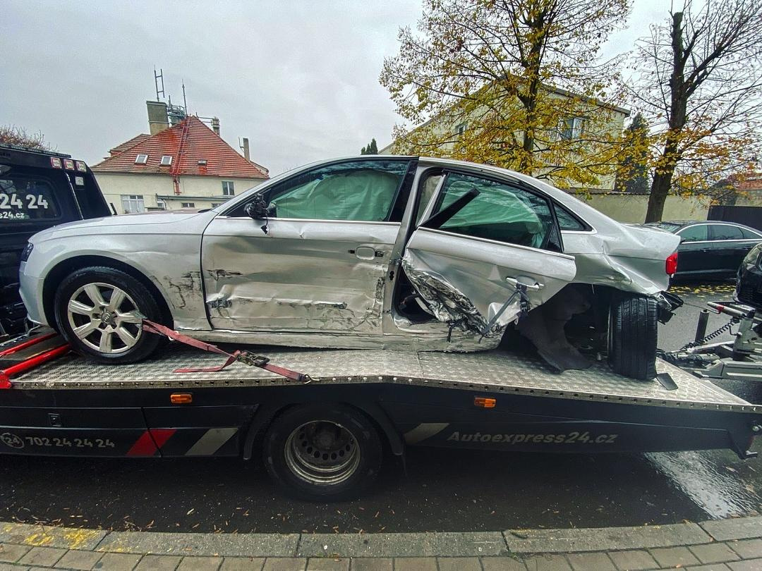 Vůz na náhradní díly Audi A4 B8 8K sedan 2012 CAGA LLN LX7W - 5