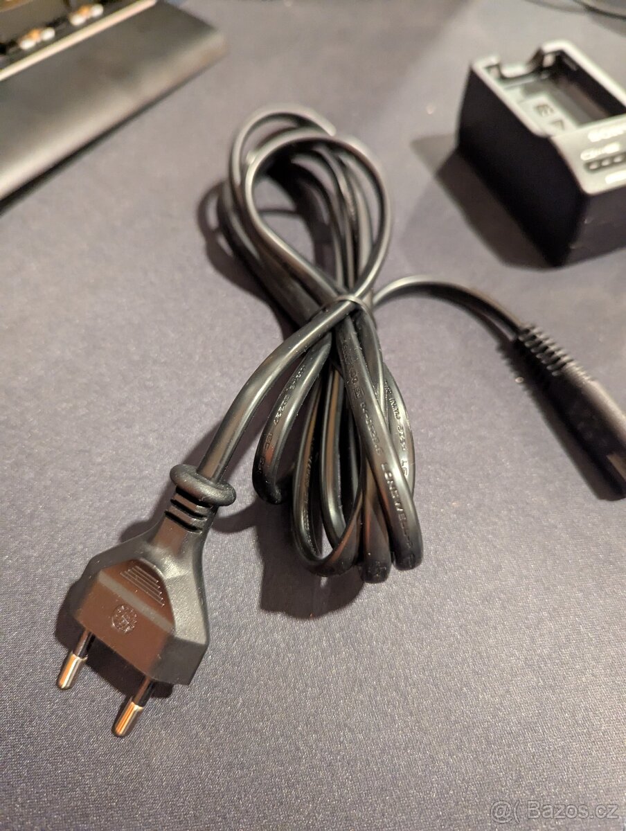 Sony ACC-TRW Accessory kit (Nabíječka + kabel + baterie) - 5