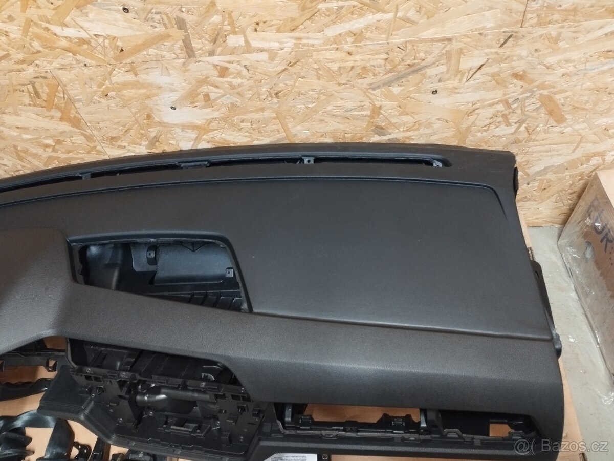 Airbagy, palubní deska, pásy Volkswagen Touran