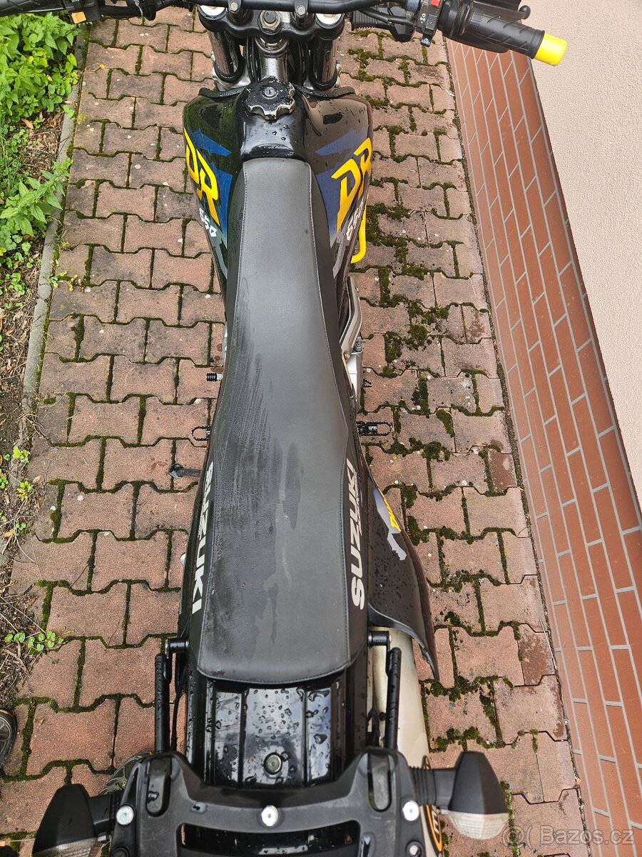 SUZUKI DR 650 SE – TOP stav, jen 29 tis. km