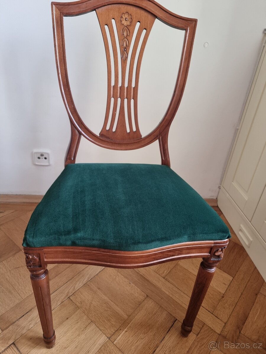 Starožitný řezbovaný rozkládací stůl kulatý o průměru 110 cm - 5