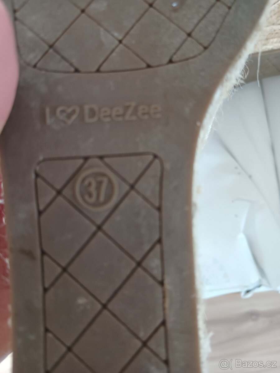 Nové sandálky na klínku DeeZee vel. 37 - 5