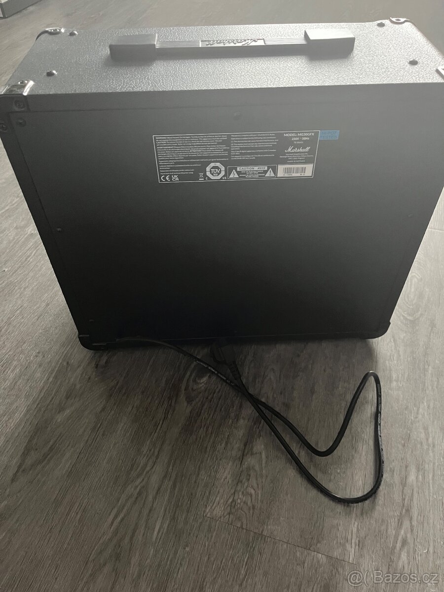 Prodám kytarové kombo Marshall MG30FX + kabel Fender - 5