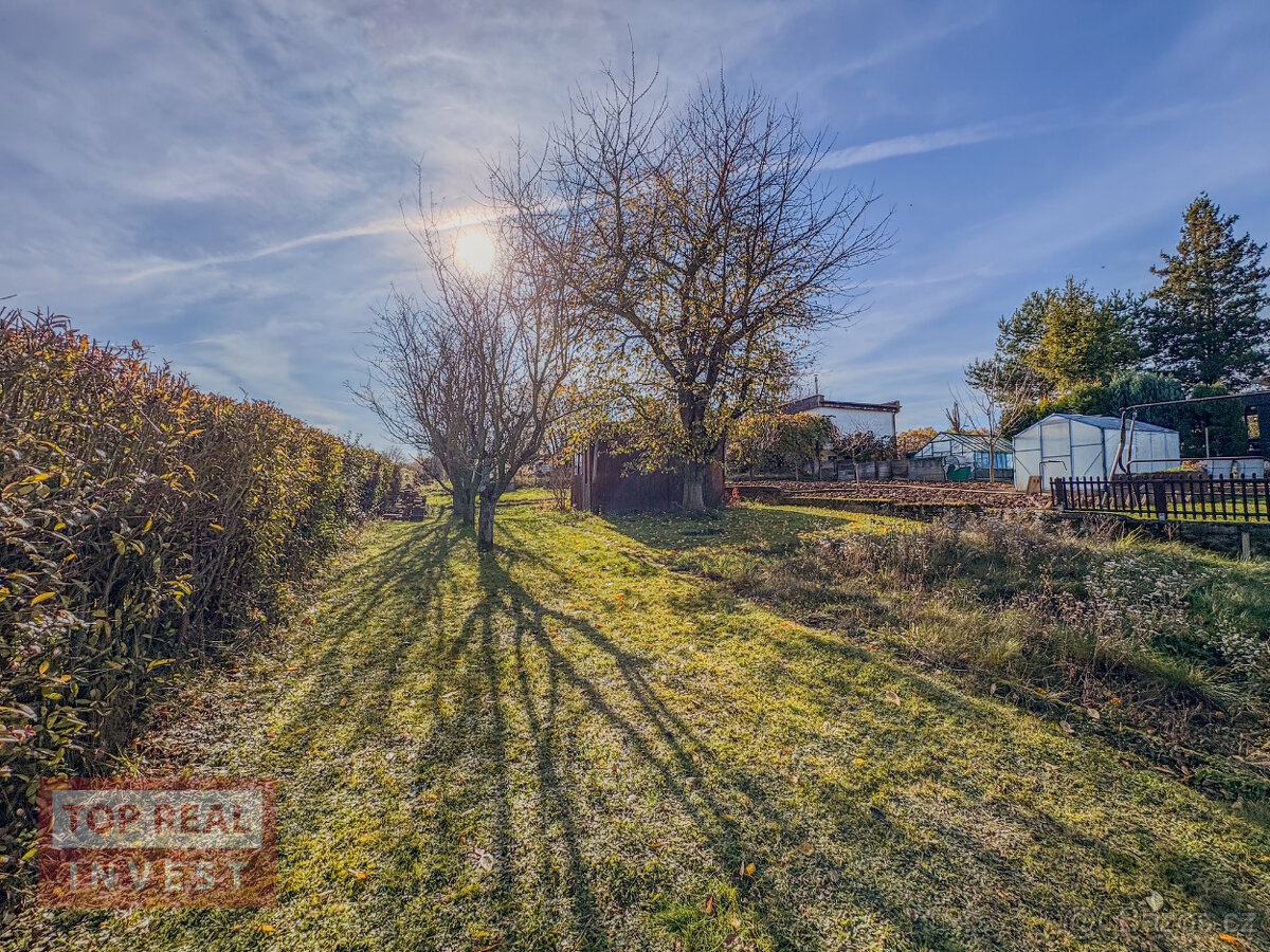 Zahrada s menší dřevěnou chatkou – Zlín – Malenovice - 5