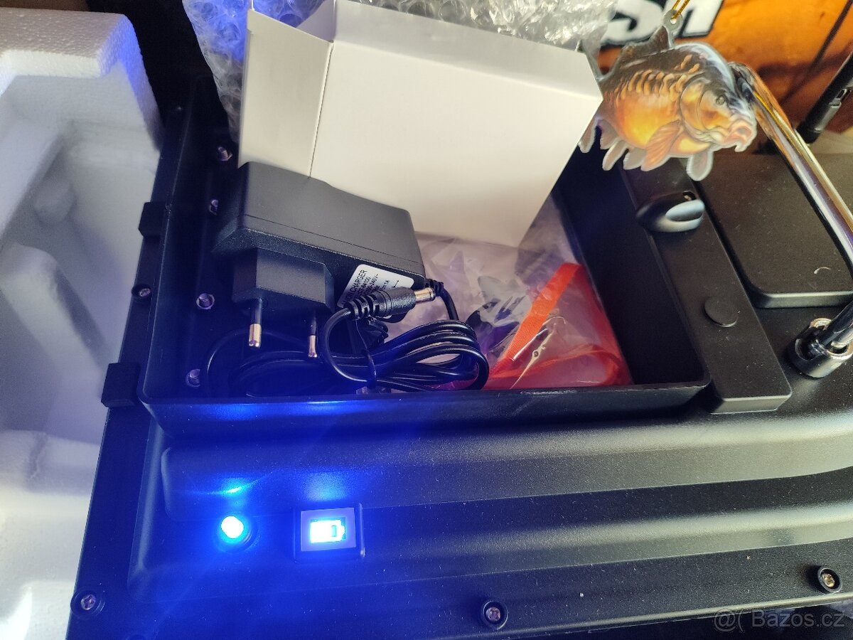 Nová nepoužitá zavážecí lodička zakrmovací loďka + taška - 5