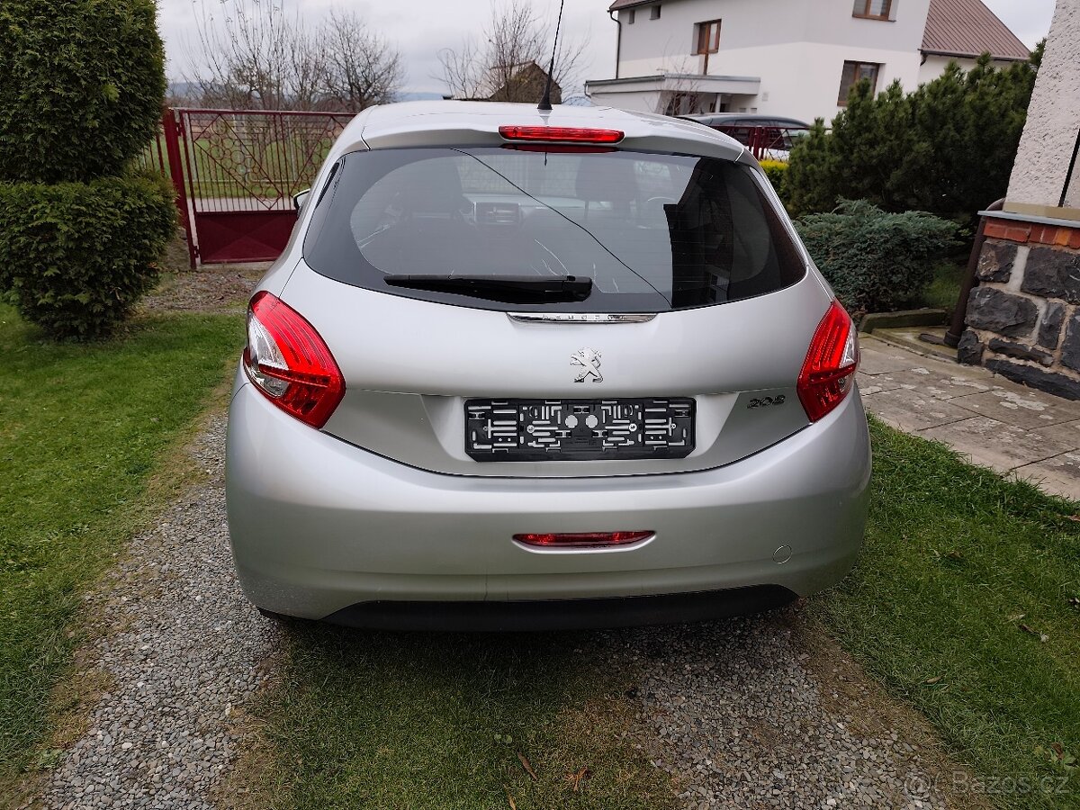 PEUGEOT 208 - 5