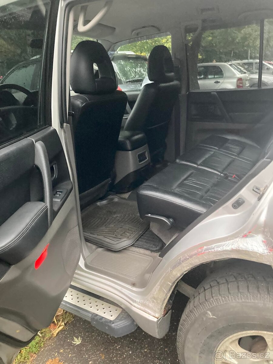 Mitsubishi Pajero wagon - 5