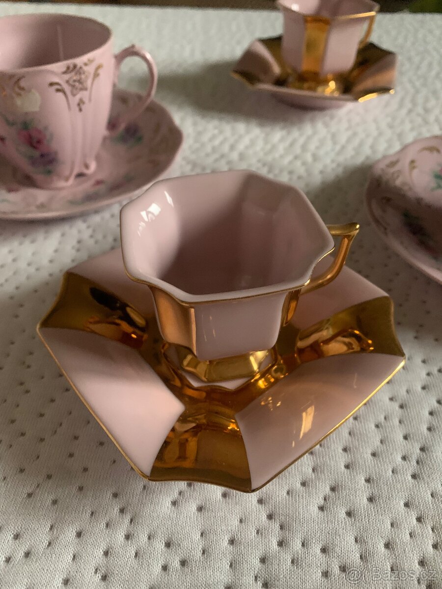 VINTAGE růžová sada nadobí - 5