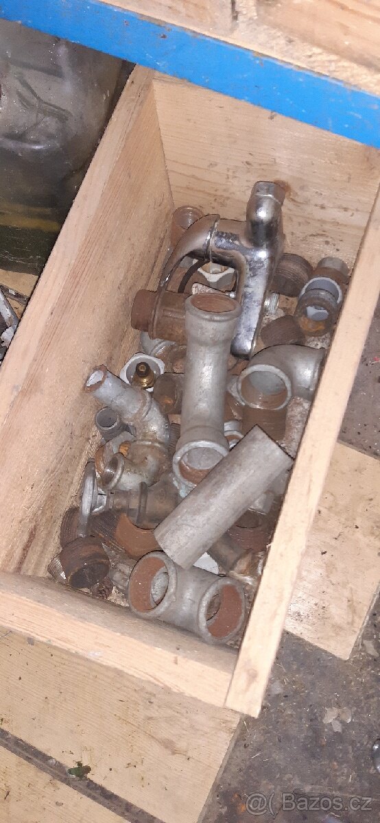 PE vodovodní potrubí a zbytky zahradních hadic 3/4" - 5