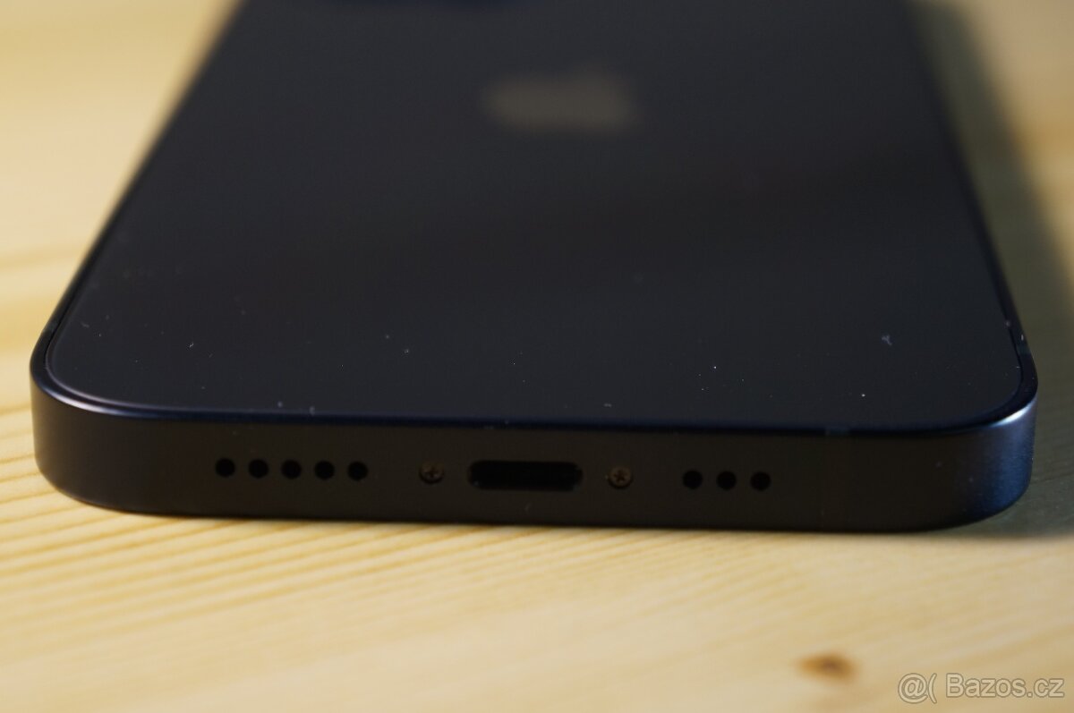 iPhone 13 – zamknutý iCloud, prakslý display - 5