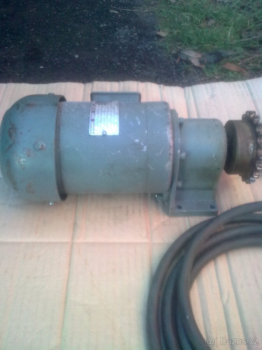 Elektromotor s převodovkou. - 5