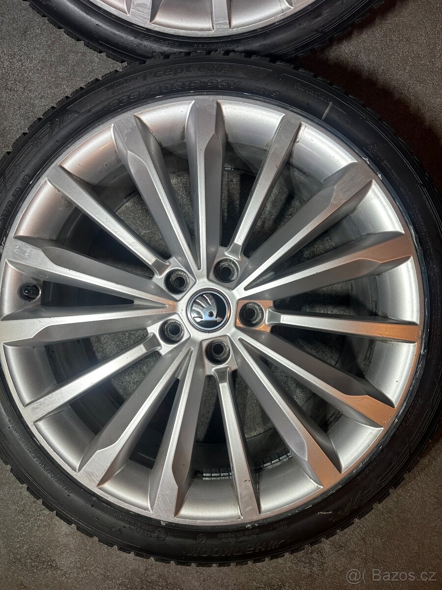 ALU Kola ŠKODA 5x112 R19 TRINIT Zánovní Zimní Pneu 235/40/19 - 5