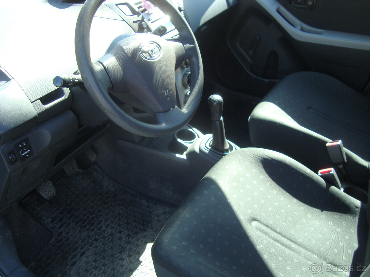 Toyota Yaris 1.0 - 5