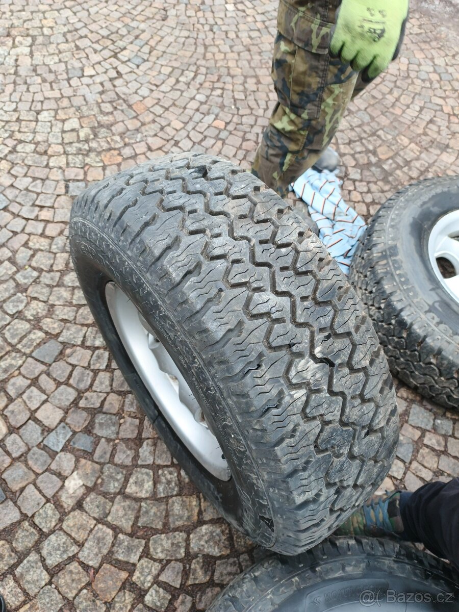 Prodám kola Hyundai 265/70 R16 - 5