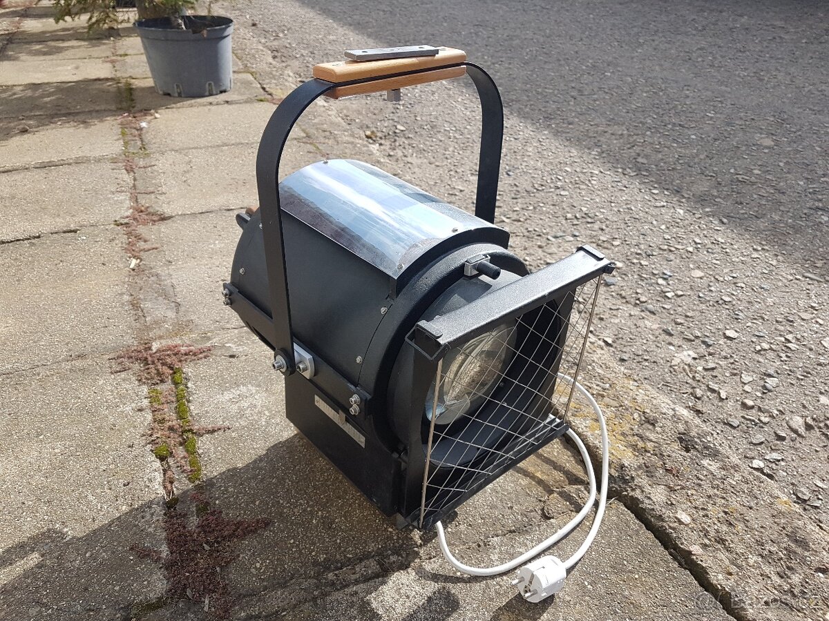 Divadelní reflektor - 5