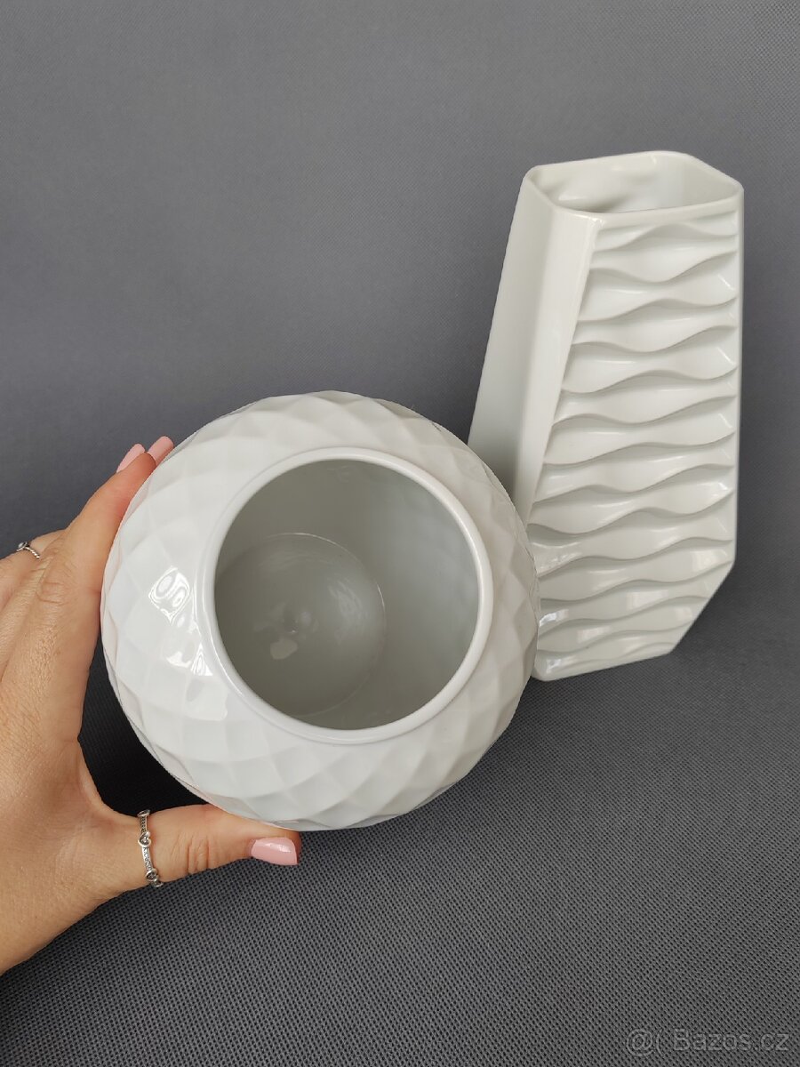 Elegantní dekorační předměty z bílého porcelánu - 5