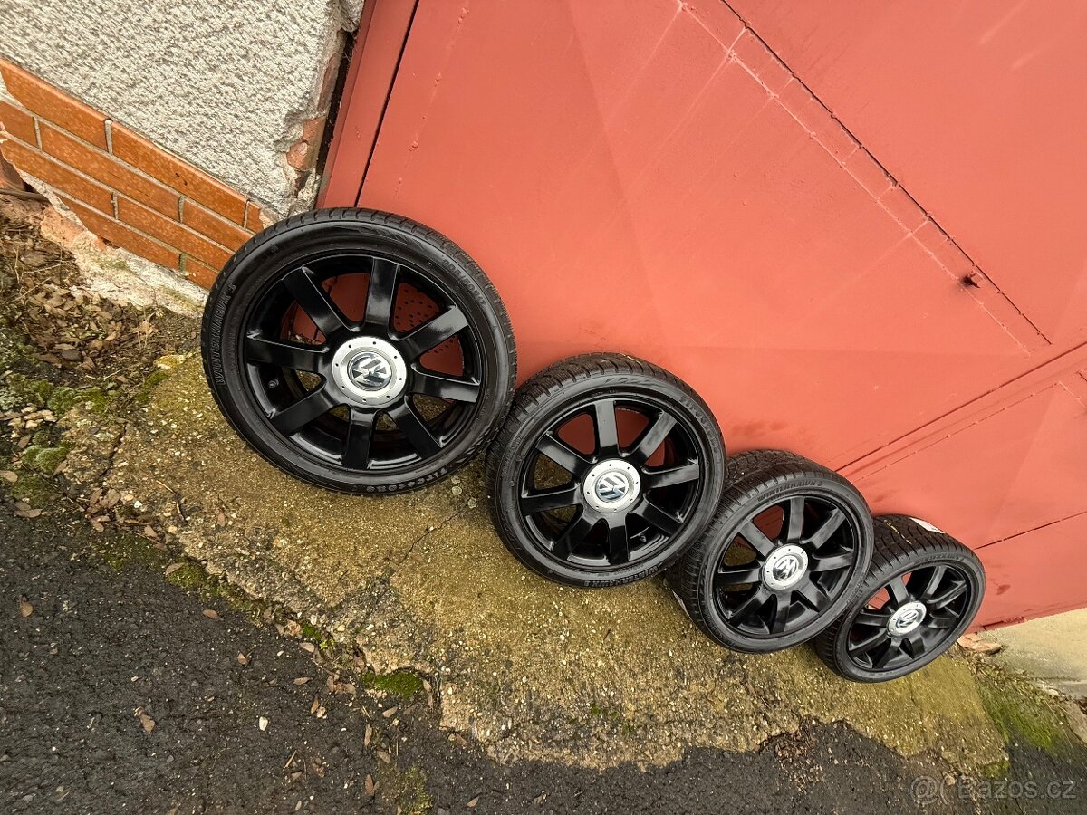 Alu kola VOLKSWAGEN , 5x112 r17 , zimní pneu 205/50 r17 - 5